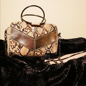 Urban Expressions Angelina Vegan Crossbody Purse